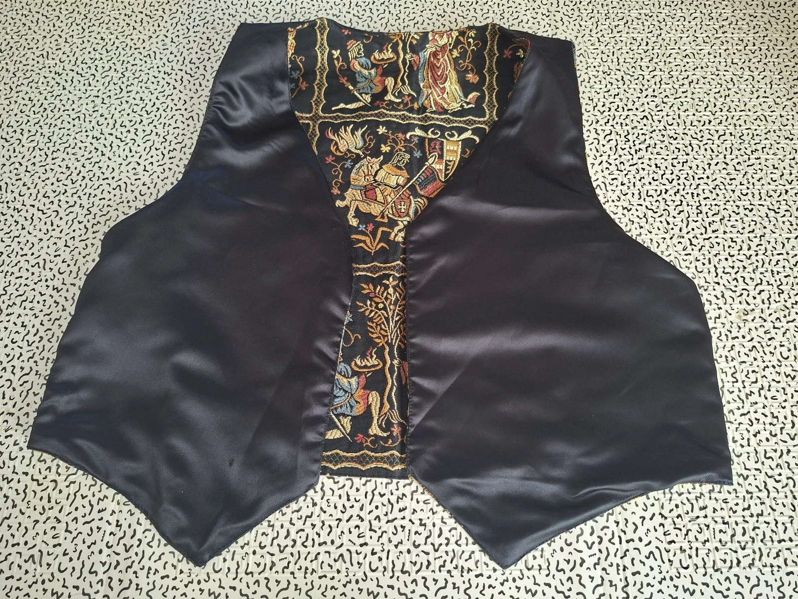 Colete vintage reversível jacquard tapeçaria medieval cavaleiro preto M L – photo 5